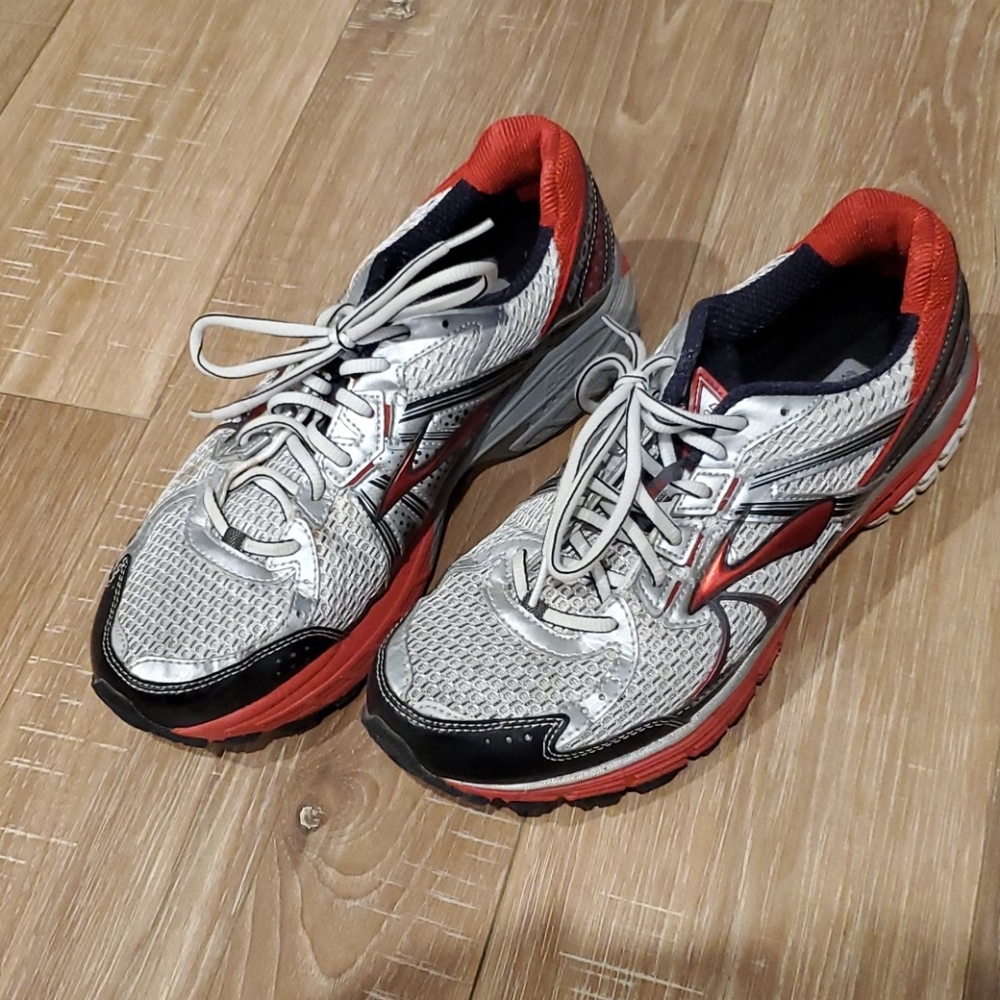 Men's Brooks Adrenaline GTS size 10.5